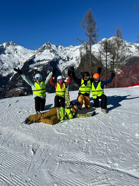 Sonnenverwöhnte Ski- und Snowboardfahrt der AFS nach Südtirol