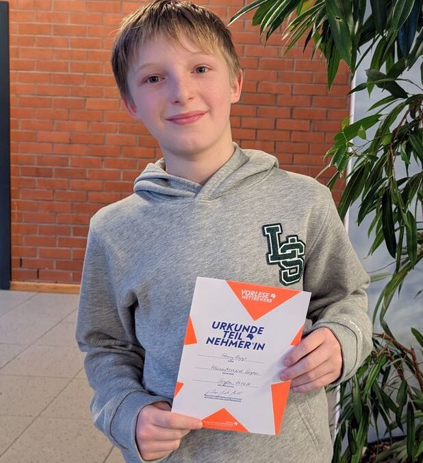 Henry Repp überzeugt beim Stadt- und Regionalentscheid des Vorlesewettbewerbs